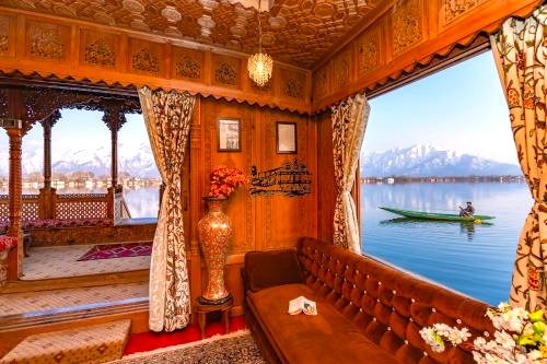 Nigeen Lake Houseboat Nigeen Lake Houseboat