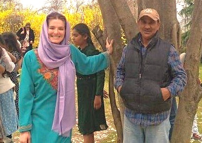 Visitors in India near Agra's top sites, sharing a smile between adventures like hot air ballooning in Agra, seeing the UNESCO Taj Mahal, or exploring Keoladeo National Park. Visitors in India near Agra's top sites, sharing a smile between adventures like hot air ballooning in Agra, seeing the UNESCO Taj Mahal, or exploring Keoladeo National Park.