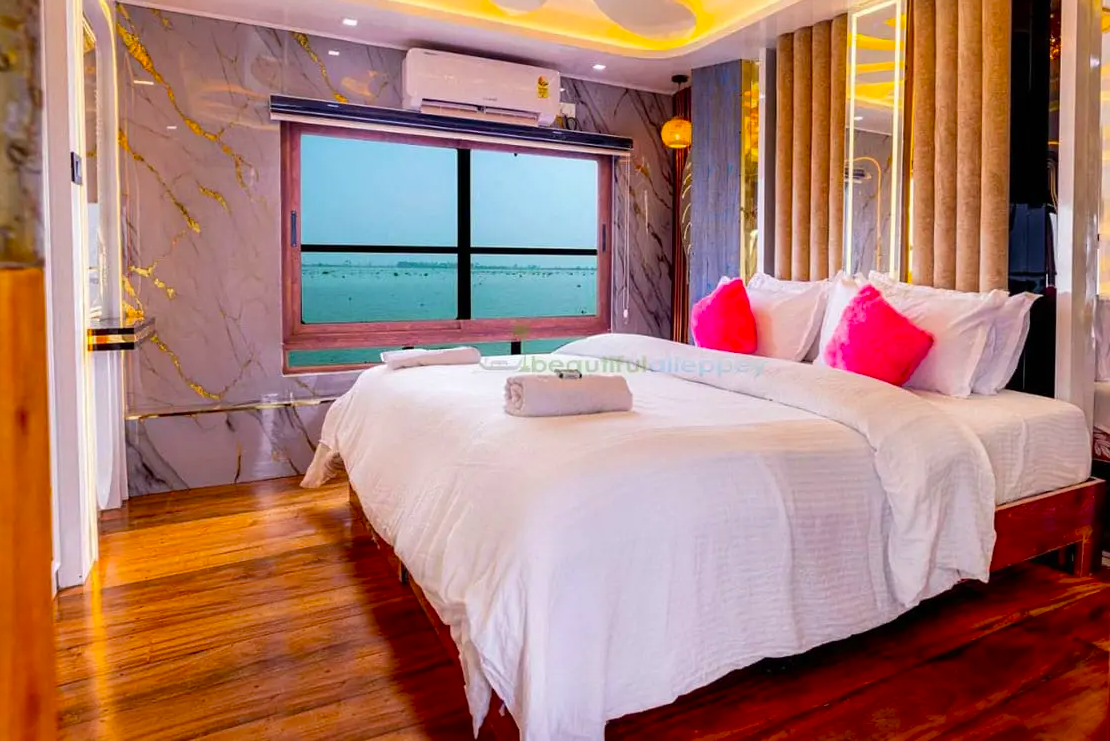 Houseboat Houseboat