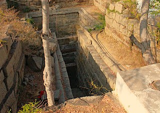 Discover the ancient underground tunnel at Anegundi Fort in Karnataka, India, a fascinating feature of the historic Hampi UNESCO site. This region is celebrated for its other architectural wonders, including the Queen's Baths, the magnificent Vittala Temple, and the grand Elephant Stables.