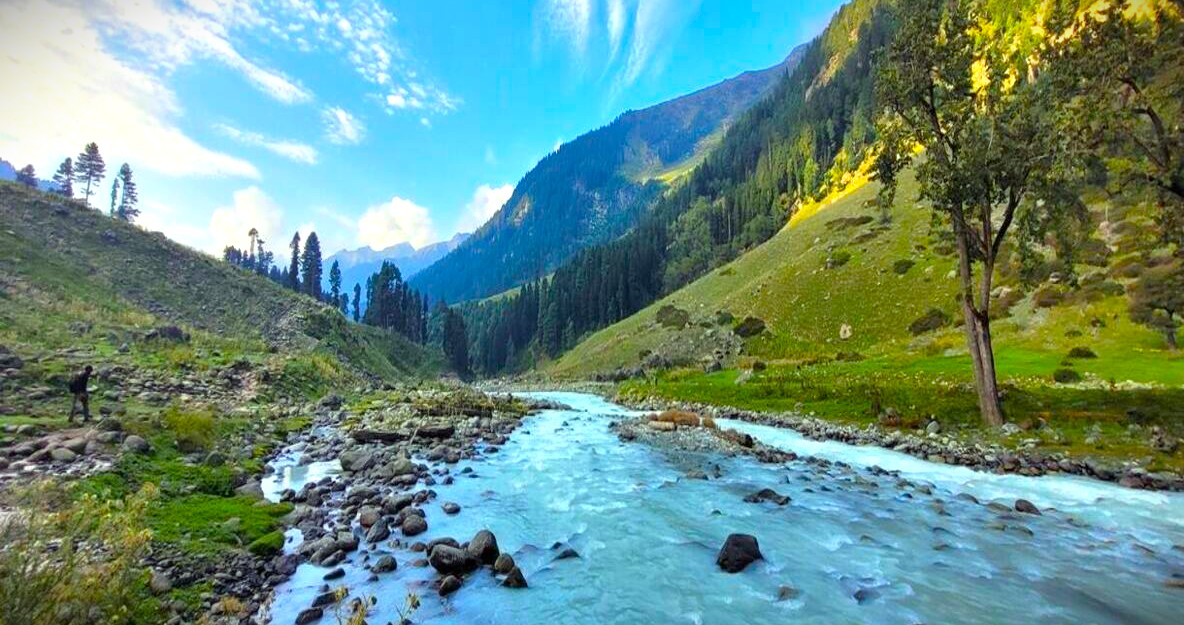 We find ourselves surrounded by ritual chalices, carved wooden relics, and prayer wheels unique to this part of Kashmir. The alpine meadows are dotted with shrines dedicating their tranquility to Shiva and local deities, often housing hand-beaten copper lamps and rare handwritten texts. In stone-walled prayer rooms, the local mood is peaceful, and you are gently immersed in tradition. Martand Sun Temple, about 30 km away, stands as a nearby UNESCO-listed edifice representing ancient devotion tied directly to Aru’s heritage. We find ourselves surrounded by ritual chalices, carved wooden relics, and prayer wheels unique to this part of Kashmir. The alpine meadows are dotted with shrines dedicating their tranquility to Shiva and local deities, often housing hand-beaten copper lamps and rare handwritten texts. In stone-walled prayer rooms, the local mood is peaceful, and you are gently immersed in tradition. Martand Sun Temple, about 30 km away, stands as a nearby UNESCO-listed edifice representing ancient devotion tied directly to Aru’s heritage.
