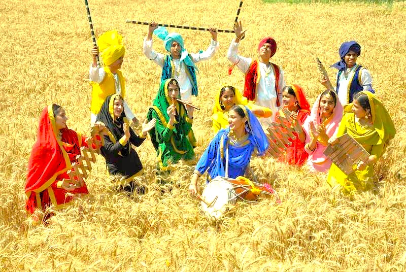 This vibrant harvest festival celebrates India's rich cultural traditions, a spirit also found in the local craftsmanship at the Anegundi Banana Fibre Workshop. This artisan community is near the Hampi UNESCO site in Karnataka, a region famed for the Queen's Baths, Vittala Temple, and Elephant Stables. This vibrant harvest festival celebrates India's rich cultural traditions, a spirit also found in the local craftsmanship at the Anegundi Banana Fibre Workshop. This artisan community is near the Hampi UNESCO site in Karnataka, a region famed for the Queen's Baths, Vittala Temple, and Elephant Stables.