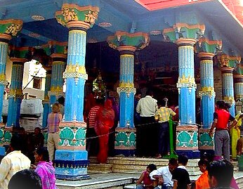  “Majestic Pushka-Brahma Temple in Rajasthan, India, enthralls spiritual pilgrims with vibrant blue pillars and stunning red sandstone domes, nestled between Jaipur and Agra on the route to the Taj Mahal.”