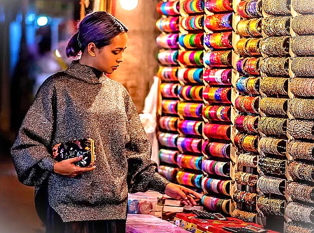 As we wander through the vibrant, bustling lanes, a sensory feast unfolds. Here, you can discover everything from rich, traditional textiles that tell a story to chic, contemporary fashion pieces. Among the undeniable high points are the world-renowned Mysore silk sarees, celebrated for their exquisite quality, lustrous sheen, and timeless craftsmanship. You have the chance to purchase stunning, handcrafted jewelry, with pieces featuring intricate designs often inspired by local traditions and meticulously fashioned from shimmering silver and gold. The area's famous, aromatic spice shops offer a dazzling variety of local spices that promise to elevate any dish back home, while the handloom stores provide beautiful, richly-textured cotton and silk fabrics that vividly reflect the deep artistry of local weavers. As we wander through the vibrant, bustling lanes, a sensory feast unfolds. Here, you can discover everything from rich, traditional textiles that tell a story to chic, contemporary fashion pieces. Among the undeniable high points are the world-renowned Mysore silk sarees, celebrated for their exquisite quality, lustrous sheen, and timeless craftsmanship. You have the chance to purchase stunning, handcrafted jewelry, with pieces featuring intricate designs often inspired by local traditions and meticulously fashioned from shimmering silver and gold. The area's famous, aromatic spice shops offer a dazzling variety of local spices that promise to elevate any dish back home, while the handloom stores provide beautiful, richly-textured cotton and silk fabrics that vividly reflect the deep artistry of local weavers.