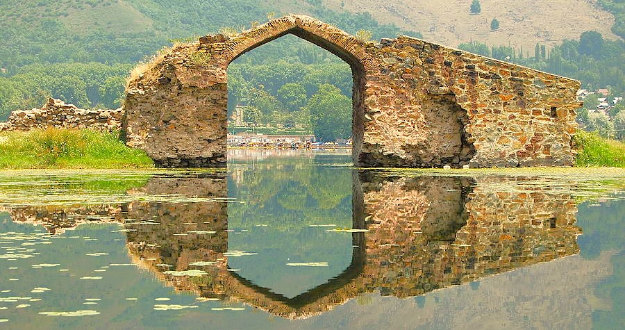 "Discover the diverse beauty of Kashmir, from Srinagar’s vibrant Floating Markets and Dal Lake shikara boat rides to the ancient Awantipara temple, linking history with the alpine splendor of the Gulmarg Gondola and the serene Beetab and Aru Valleys." "Discover the diverse beauty of Kashmir, from Srinagar’s vibrant Floating Markets and Dal Lake shikara boat rides to the ancient Awantipara temple, linking history with the alpine splendor of the Gulmarg Gondola and the serene Beetab and Aru Valleys."