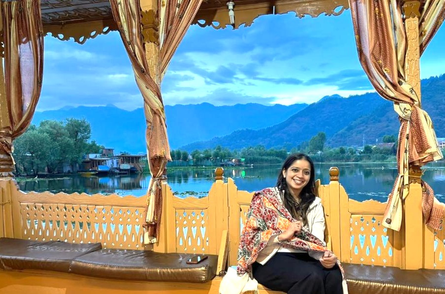 "Experience the magic of Kashmir, beginning at Srinagar’s historic Dal Gate and vibrant Floating Markets, then enjoying a traditional Dal Lake shikara boat ride before visiting the soaring Gulmarg Gondola and the scenic Beetab and Aru Valleys." "Experience the magic of Kashmir, beginning at Srinagar’s historic Dal Gate and vibrant Floating Markets, then enjoying a traditional Dal Lake shikara boat ride before visiting the soaring Gulmarg Gondola and the scenic Beetab and Aru Valleys."