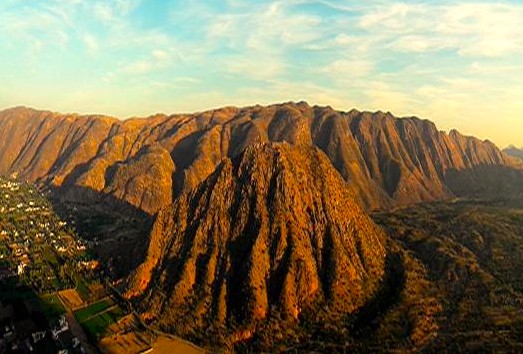 Witness the Aravalli Ranges via Delhi hot air ballooning, India, a unique geographical contrast to Mumbai, Kerala, and Mysore, en route to the Taj Mahal-Unesco.