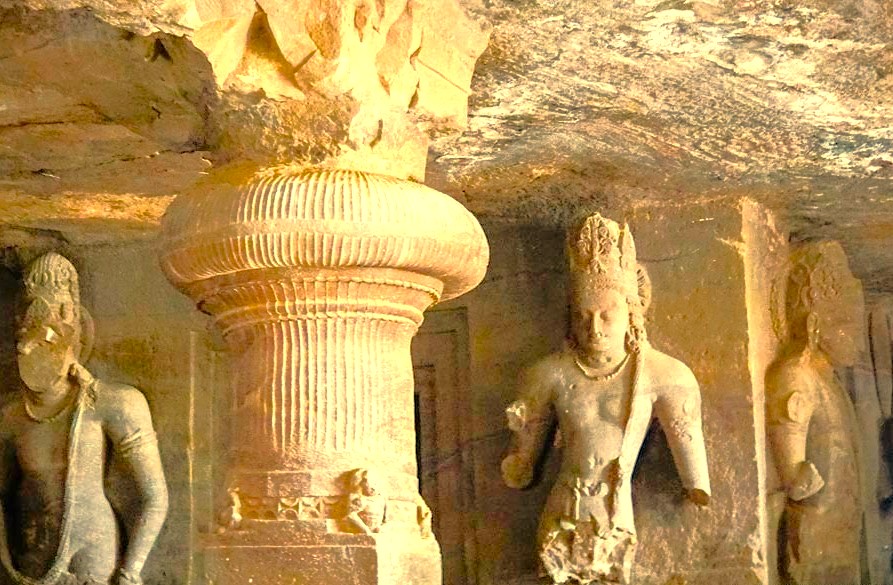 A grand stone elephant, first noted by Portuguese explorers in the sixteenth century, once stood on Elephanta Island. Carved from basalt, the statue showed impressive scale and steady form across seasons, despite monsoon weather and neglect. To protect it from further deterioration, authorities arranged careful relocation during the mid nineteenth century to Victoria Gardens. Today, the site is known as Jijamata Udyan in Mumbai, where the elephant remains under attentive conservation practices. We walk shaded paths, read a simple plaque, note measurements, and continue through gardens offering benches, ponds, and trees. Our route includes nearby exhibits and rest areas, so we pause briefly, share directions, and keep our easy pace. A grand stone elephant, first noted by Portuguese explorers in the sixteenth century, once stood on Elephanta Island. Carved from basalt, the statue showed impressive scale and steady form across seasons, despite monsoon weather and neglect. To protect it from further deterioration, authorities arranged careful relocation during the mid nineteenth century to Victoria Gardens. Today, the site is known as Jijamata Udyan in Mumbai, where the elephant remains under attentive conservation practices. We walk shaded paths, read a simple plaque, note measurements, and continue through gardens offering benches, ponds, and trees. Our route includes nearby exhibits and rest areas, so we pause briefly, share directions, and keep our easy pace.