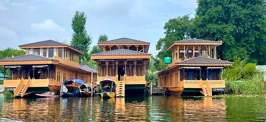New Jacqueline Heritage Houseboat New Jacqueline Heritage Houseboat