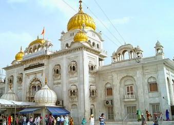 Pilgrims gather at Gurudwara Bangla Sahib Sikh Temple in New Delhi, India, before glistening golden domes and pristine white marble façades, embracing Sikh heritage and prayers beside the sacred Sarovar. Pilgrims gather at Gurudwara Bangla Sahib Sikh Temple in New Delhi, India, before glistening golden domes and pristine white marble façades, embracing Sikh heritage and prayers beside the sacred Sarovar.