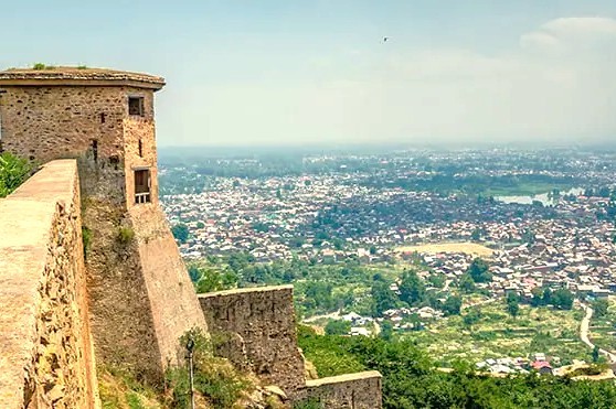 A stunning aerial view of the city from the historic walls of Hari Parbat Fort, a major tourist attraction in Srinagar, Jammu and Kashmir, India.