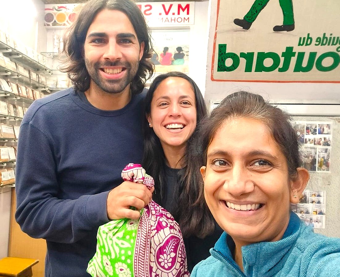 Happy tourists enjoy a local shopping experience after visiting the Jatayu Sculpture and the historic Lepakshi Temple, famous for its mysterious floating pillar, in Andhra Pradesh, India.