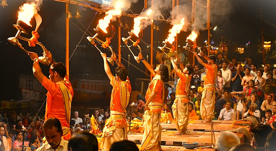 The Ganga Aarti in Varanasi, Uttar Pradesh, India, shows the deep relationship between devotees and the sacred river, a key experience near the Sarnath UNESCO site and Durlabh Darshan Kendra. The Ganga Aarti in Varanasi, Uttar Pradesh, India, shows the deep relationship between devotees and the sacred river, a key experience near the Sarnath UNESCO site and Durlabh Darshan Kendra.