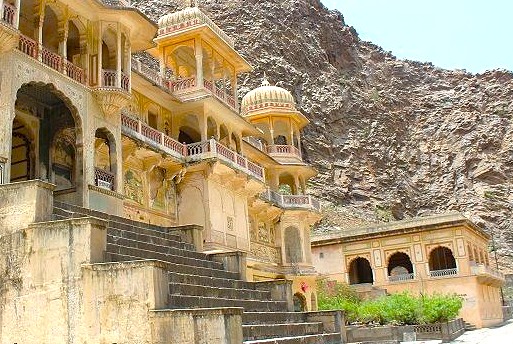 Discover the Galta Ji Monkey Temple: Jaipur in Rajasthan, India—a sacred hilltop pilgrimage and famous wildlife sanctuary featuring historic water tanks, ornate domed pavilions and breathtaking panoramic Aravalli Range vistas. Discover the Galta Ji Monkey Temple: Jaipur in Rajasthan, India—a sacred hilltop pilgrimage and famous wildlife sanctuary featuring historic water tanks, ornate domed pavilions and breathtaking panoramic Aravalli Range vistas.