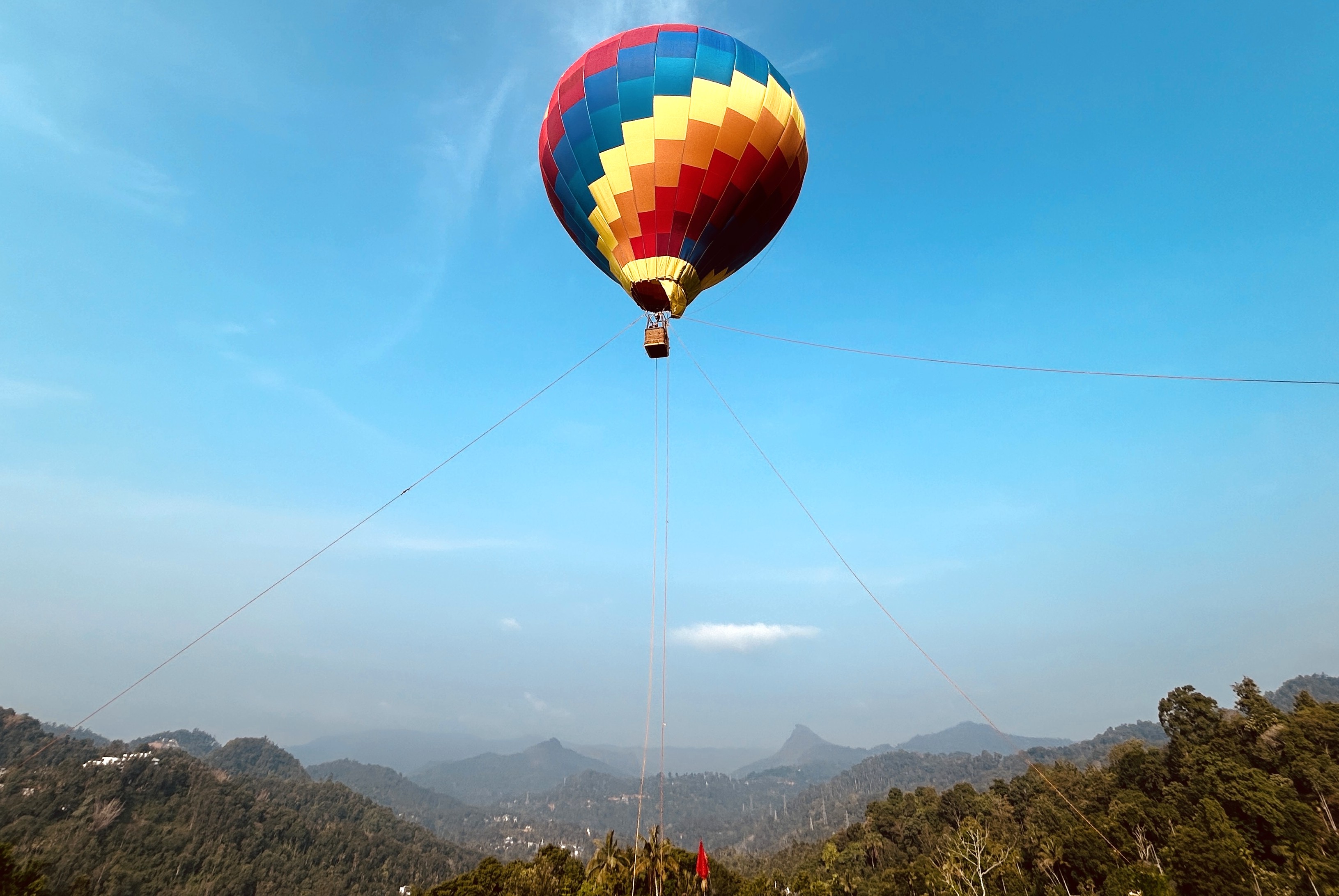 Enjoy Munnar Hot Air Ballooning in India, a scenic trip from Bangalore (Bangalaru), Karnataka, near Mysore Palace; visit the UNESCO Taj Mahal Agra while in India. Enjoy Munnar Hot Air Ballooning in India, a scenic trip from Bangalore (Bangalaru), Karnataka, near Mysore Palace; visit the UNESCO Taj Mahal Agra while in India.