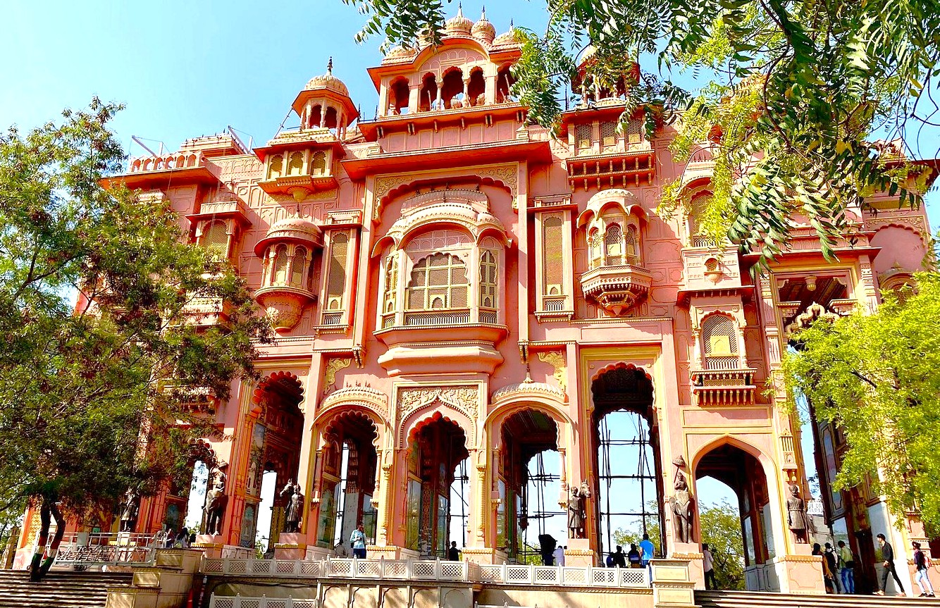 Intricately painted arches and towering pillars at Patrika Gate in Jaipur, Rajasthan, India, showcase vibrant Rajasthani motifs, Mughal architecture fusion, premier travel landmark, popular heritage photo spot inspiring tourism experiences.