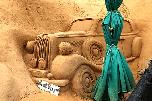 “Intricate unique vintage car sand sculpture at Mysore Sand Sculpture Museum, Karnataka, India showcases masterful craftsmanship, capturing classic automobile details against a textured sandy backdrop.”