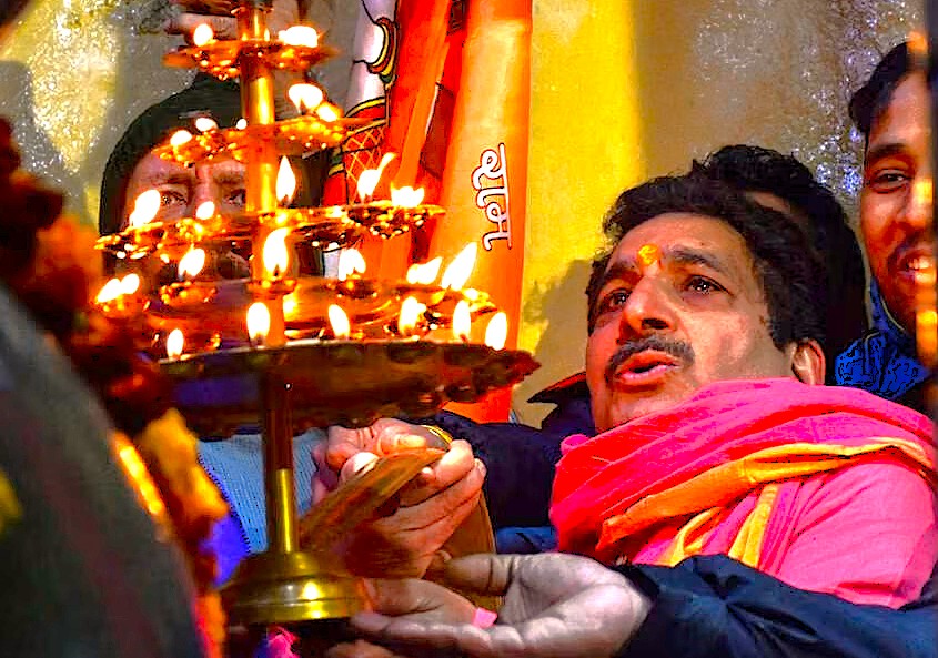 A devotee performs Aarti with illuminated lamps inside the Shankaracharya Temple on its sacred Hill, maintaining spiritual traditions in Srinagar, Kashmir-India, the UNESCO City of Arts. A devotee performs Aarti with illuminated lamps inside the Shankaracharya Temple on its sacred Hill, maintaining spiritual traditions in Srinagar, Kashmir-India, the UNESCO City of Arts.