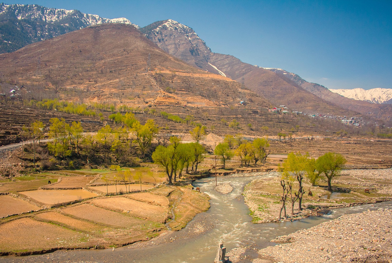 The Railway trip from srinagar to Banil offers stunning views of the Himalayas, a region near Lidder River Pahalgam and near Betaab Valley. This active trip starts where Kashmir-Srinagar is a Unesco city of arts. The Railway trip from srinagar to Banil offers stunning views of the Himalayas, a region near Lidder River Pahalgam and near Betaab Valley. This active trip starts where Kashmir-Srinagar is a Unesco city of arts.