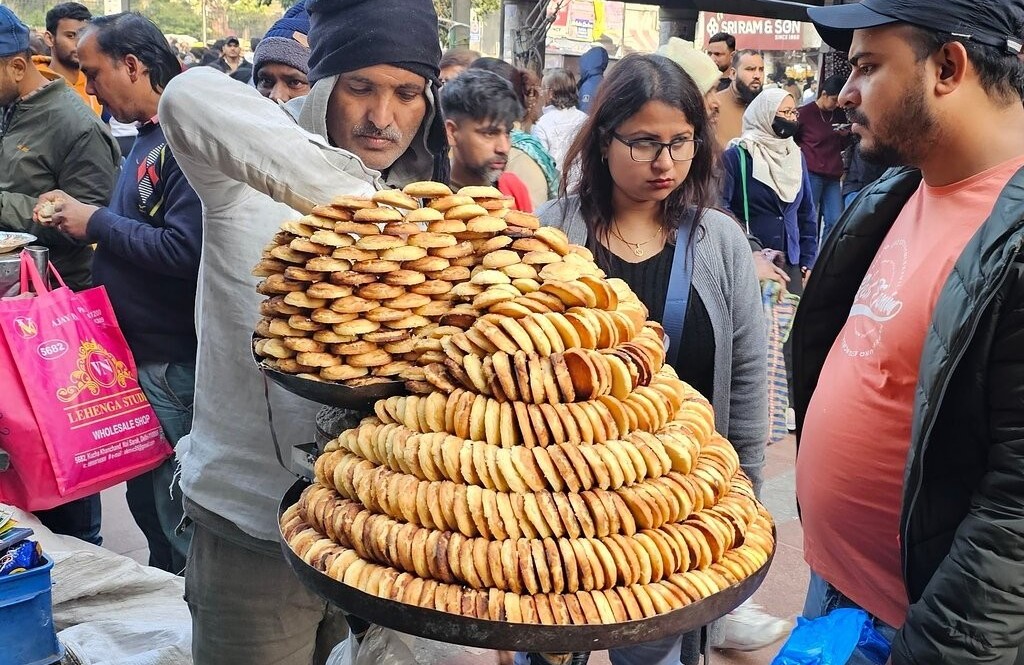 Each year, Srirangapatna bursts alive with vibrant cultural festivities, especially during the revered Navaratri Festival, which is joyously celebrated in either September or October to honor the powerful Goddess Durga. This spectacular nine-night celebration reaches its peak with colorful processions and captivating traditional performances, completely transforming the historic fort into a lively space filled with pure excitement. The local community eagerly gathers to honor the deity through heartfelt prayers, spirited dance, and enchanting music, beautifully showcasing their rich cultural heritage for all to experience. Historical figures like Tipu Sultan are often honored through engaging storytelling and dramatic reenactments that help us feel the community’s deep reverence for its significant past.