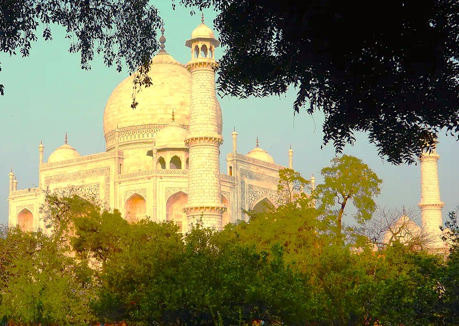 Discover India’s Agra at the UNESCO Taj Mahal. Explore this white marble wonder near the historic Agra Fort and wild Keoladeo National Park for an unforgettable journey of culture and nature.