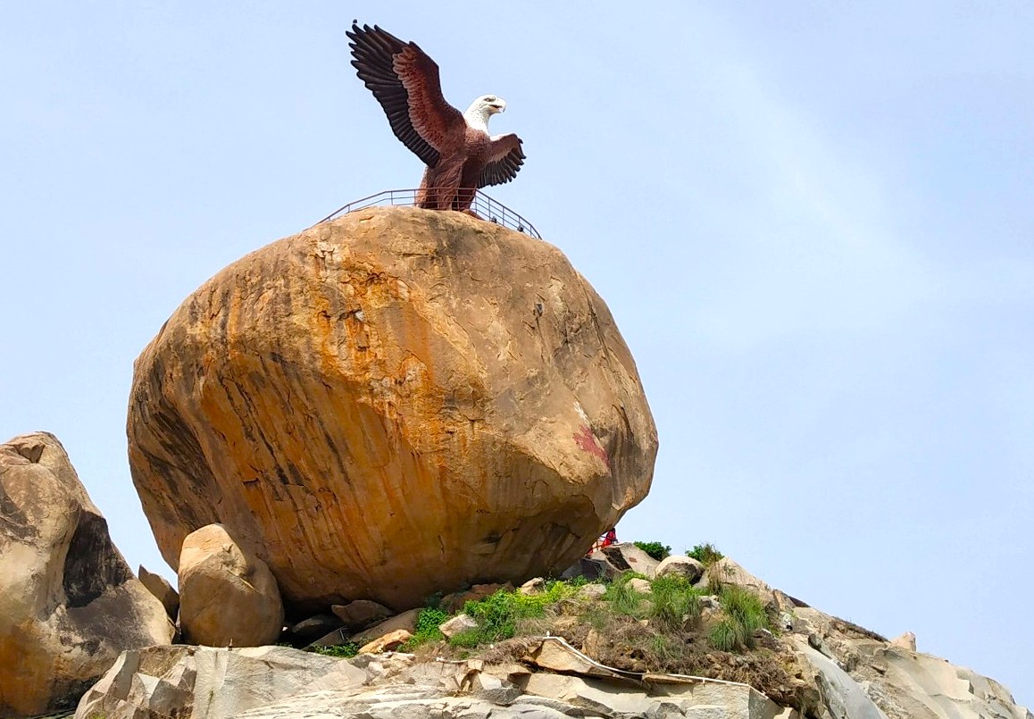 The legendary Jatayu statue in Lepakshi, India, a key mythological temple site near Bangalore, stands as a testament to epic tales.