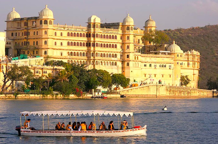 Experience a scenic boat cruise on beautiful Pichola Lake in Udaipur, Rajasthan, India, a highlight of a royal tour visiting the historic Jaswant Thada and nearby UNESCO heritage sites. Experience a scenic boat cruise on beautiful Pichola Lake in Udaipur, Rajasthan, India, a highlight of a royal tour visiting the historic Jaswant Thada and nearby UNESCO heritage sites.