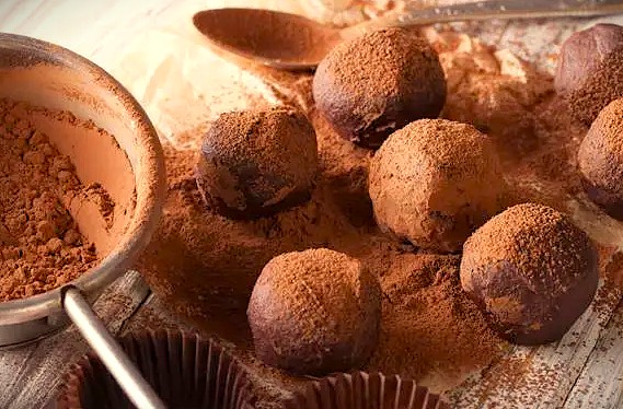 Moddys Chocolate truffles, rolled in rich cocoa, are a gourmet delight from the Ooty, South India region, nestled near the Dodbetta Tea Plantation in the UNESCO Western Ghats.
