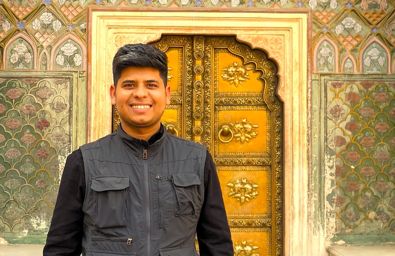 The Qutub Minar sightseeing experience for India travellers feels like reading history etched in stone. You stand at the foot of the tall minaret and see bands of script, spirals and changing stone tones stretching up into the sky. You enter the old mosque courtyard, where carved pillars catch slices of light and shade all day. Grand gateways frame the tower in perfect arches, while side lawns offer space to sit and simply look. The visit becomes a gentle loop of views, details and pauses rather than a rushed checklist. Combine this visit with short trip to the Red Fort and Mehrauli Archaeological Park - take a couple of days.   Core Highlights: Minaret base, pillar courtyard, main stone gateway Ideal Time On Site: Around 2–3 unhurried hours  Visit Rhythm: Slow walking, frequent looks up, many photo chances