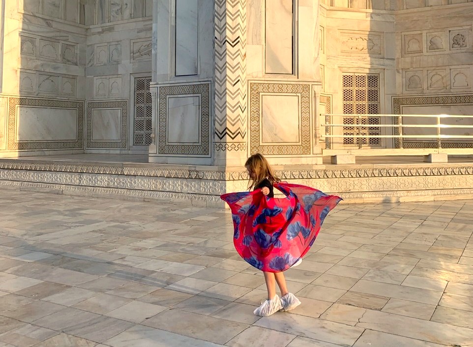 Visitors are generally permitted to carry only the following essential items:  Small Women's Handbags/Purse: Small, phone-sized handbags or small purses containing only essential personal items are typically allowed after a thorough security check. Mobile Phone (for photography and communication). Handheld Still Camera (DSLR or mirrorless, but no accessories). Wallet or Small Purse. One Small Water Bottle (Free water is provided for foreign tourists).