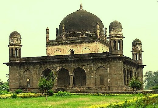 Discover the Mughal architecture of India at the Tomb of Shah Nawaz Khan, a significant historical site located near Agra, the Taj Mahal (UNESCO World Heritage Site), Agra Fort, and Keoladeo National Park.